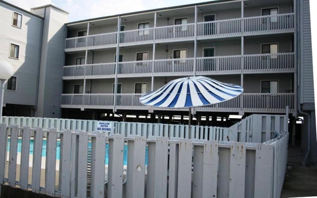 Beachmaster Unit 107 In Cherry Grove Is An Oceanfront Condo Myrtle Beach Eksteriør billede