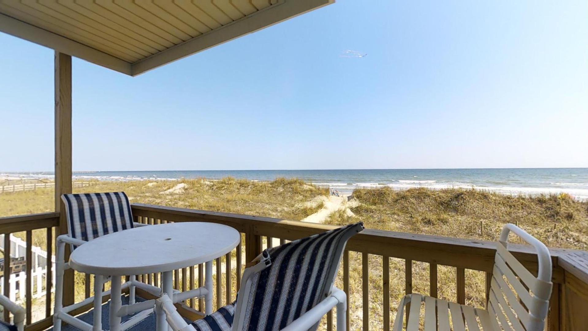 Beachmaster Unit 107 In Cherry Grove Is An Oceanfront Condo Myrtle Beach Eksteriør billede